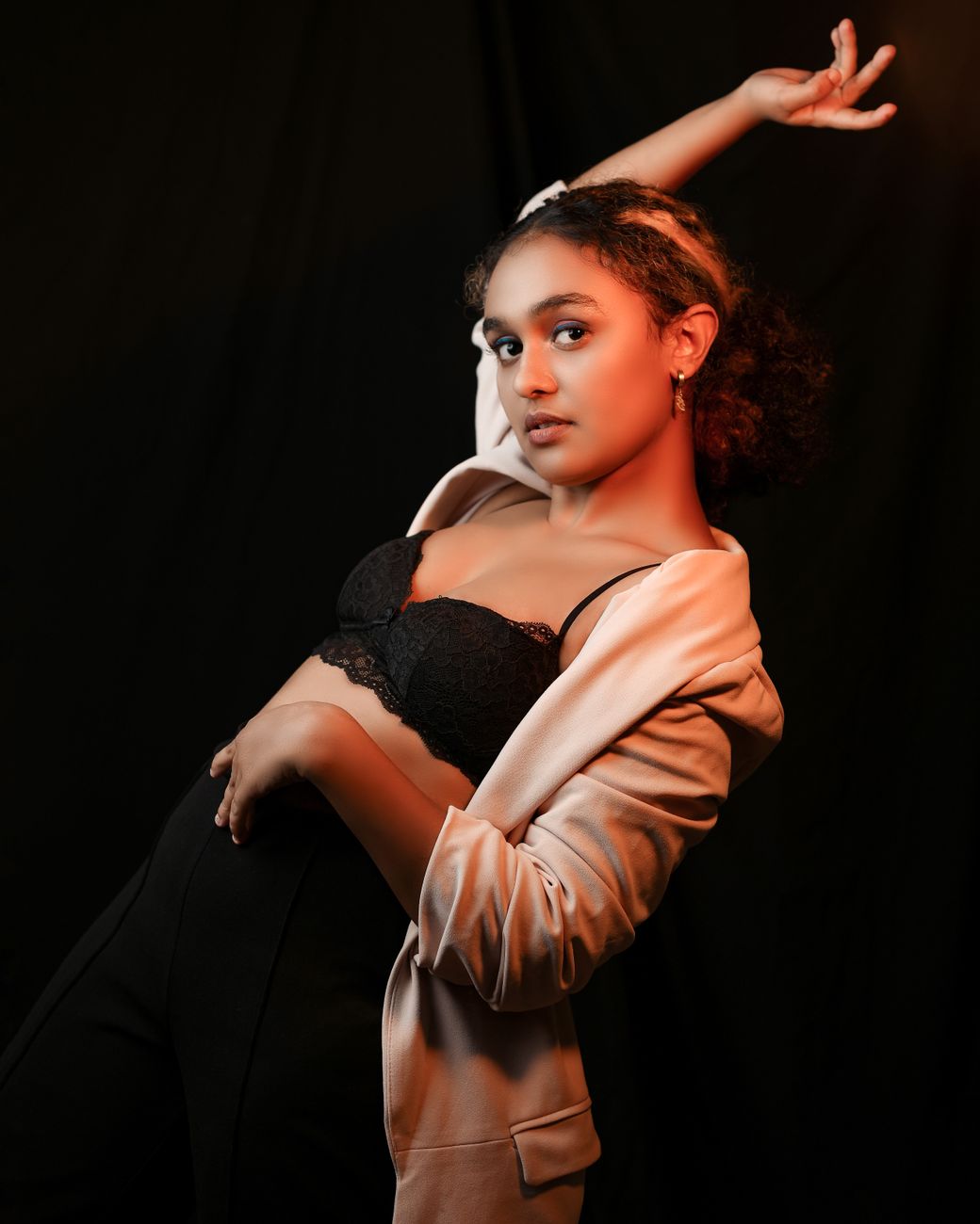 Modna portretna fotografija sa studijskim svjetlom